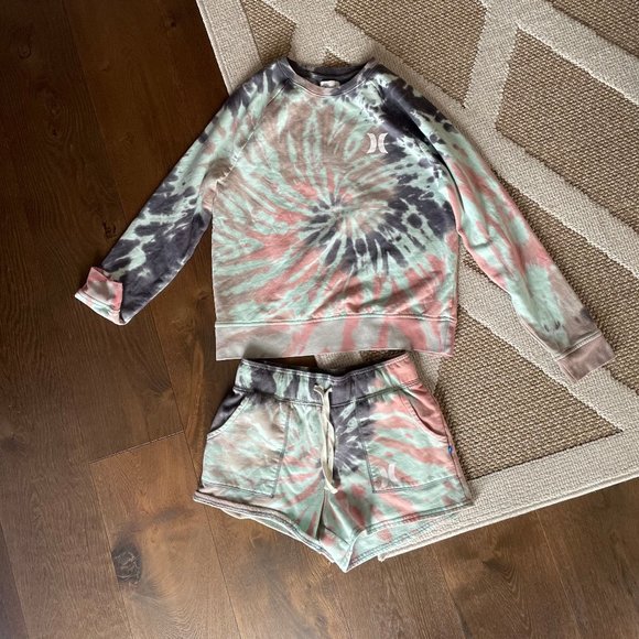 Hurley Womens Tie-Dye Fleece Sweater + Shorts Lounge Set Bundle - Picture 2 of 8